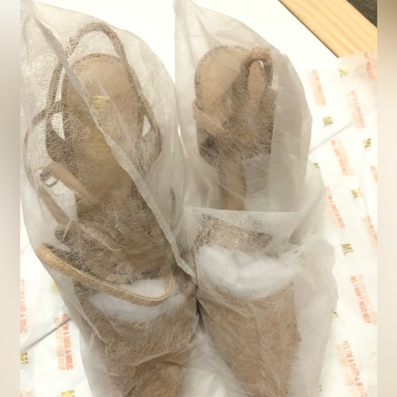 NWT MISS LOLA Nude Heels - Picture 7 of 8
